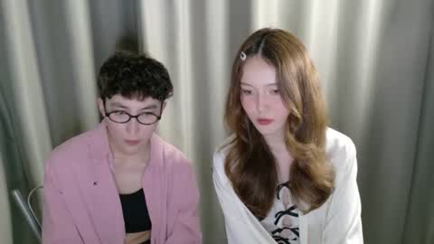 Snapshot of pinkylovers chatting on June 13, 2026, 10:18 pm Li long hair and Ru short hair online show from June 13, 2026, 10:18 pm