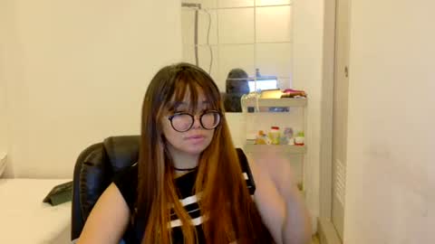 Snapshot of pinkyrosexx chatting on July 9, 2026, 12:15 am Rose online show from July 9, 2026, 12:15 am