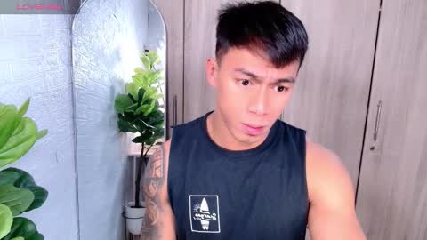 Snapshot of pinoymilker chatting on November 17, 2025, 12:22 pm ethan online show from November 17, 2025, 12:22 pm