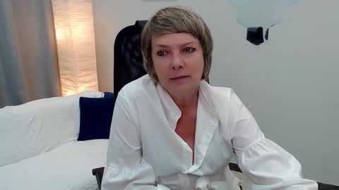 Bella online show from September 19, 2025, 4:47 am