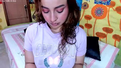 Snapshot of pipeshowtime chatting on November 7, 2025, 3:56 pm VALENTINA y PIPE online show from November 7, 2025, 3:56 pm