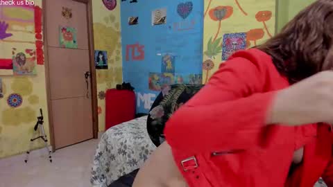 Snapshot of pipeshowtime chatting on November 30, 2025, 2:32 pm VALENTINA y PIPE online show from November 30, 2025, 2:32 pm