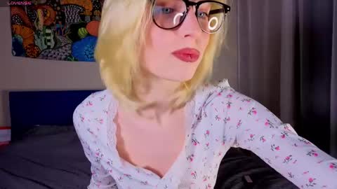 pis_sos online show from April 25, 2026, 10:29 pm