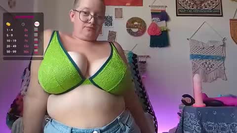 Em online show from December 10, 2024, 9:22 pm