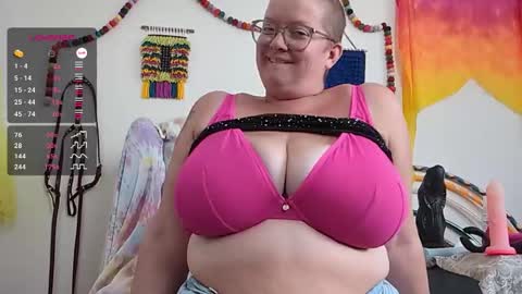 Em online show from October 10, 2025, 8:19 pm