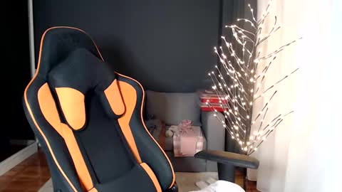 piscesgirl06 online show from December 10, 2024, 5:50 am