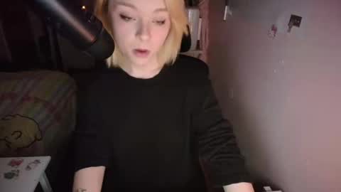 Kitty online show from December 17, 2025, 1:11 am