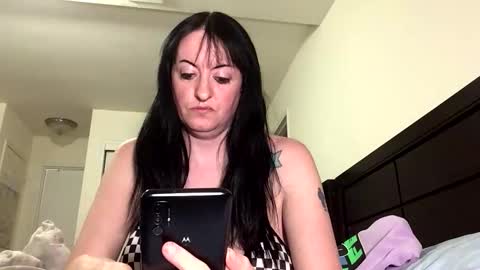 Snapshot of pixie_mixie chatting on June 10, 2026, 2:01 am Trash Kitten online show from June 10, 2026, 2:01 am