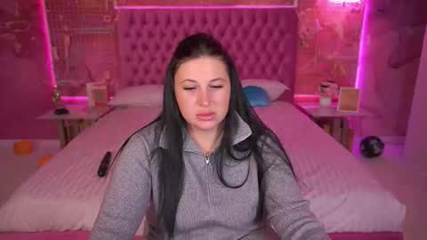 pixiehott online show from November 5, 2025, 7:03 pm