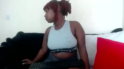 Snapshot of pixietease1 chatting on September 17, 2025, 10:39 am pixietease1 online show from September 17, 2025, 10:39 am