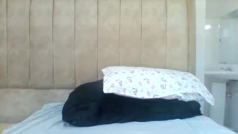 Snapshot of pixietease1 chatting on November 18, 2025, 1:59 pm pixietease1 online show from November 18, 2025, 1:59 pm