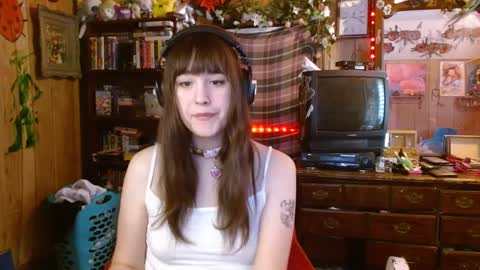 Izzy online show from February 11, 2025, 5:18 pm