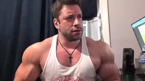 Snapshot of pizza_biceps chatting on January 17, 2026, 4:28 am pizza_biceps online show from January 17, 2026, 4:28 am