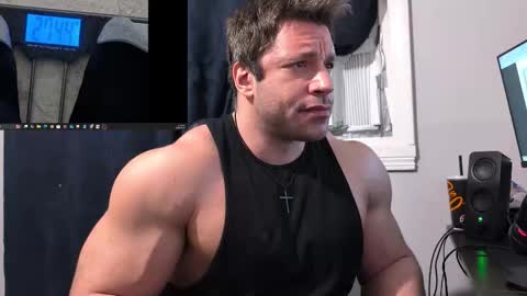 Snapshot of pizza_biceps chatting on February 15, 2026, 5:15 am pizza_biceps online show from February 15, 2026, 5:15 am