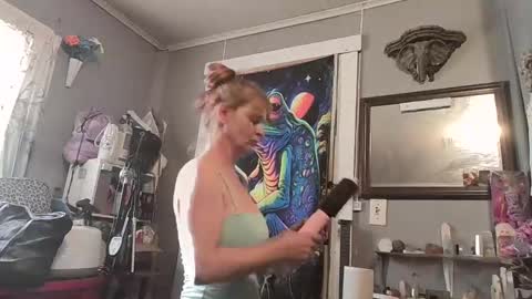 pizzedwife online show from April 7, 2026, 11:15 pm