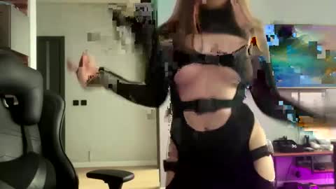 play_sisvalery online show from November 6, 2025, 7:09 am