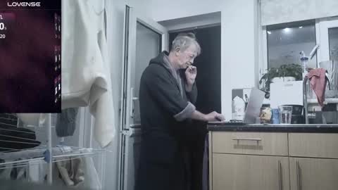 Snapshot of playme828530 chatting on November 26, 2025, 4:24 am Play Me online show from November 26, 2025, 4:24 am