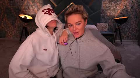 Ira brunette and Vika blonde online show from November 29, 2025, 7:11 am