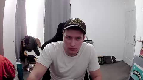 plkrisztian online show from April 16, 2026, 8:42 pm