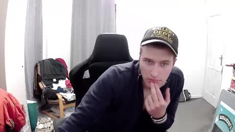 plkrisztian online show from April 19, 2026, 10:23 pm