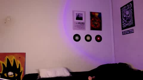    online show from September 30, 2025, 3:44 am