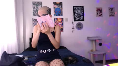 Snapshot of plutonbluemoon_999 chatting on December 20, 2025, 9:55 pm online show from December 20, 2025, 9:55 pm