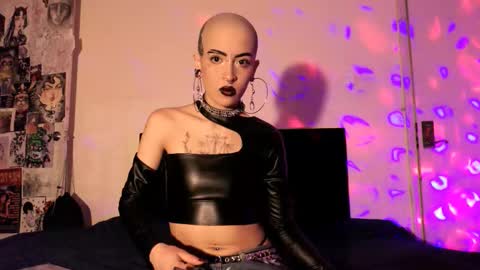 Snapshot of plutonbluemoon_999 chatting on January 6, 2026, 12:47 am online show from January 6, 2026, 12:47 am