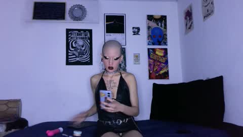 Snapshot of plutonbluemoon_999 chatting on January 6, 2026, 11:18 pm online show from January 6, 2026, 11:18 pm