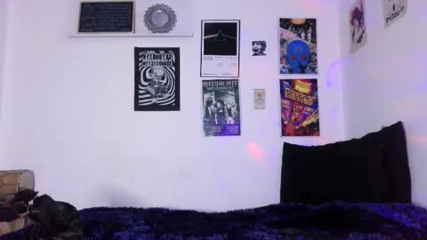 Snapshot of plutonbluemoon_999 chatting on January 10, 2026, 1:07 am online show from January 10, 2026, 1:07 am