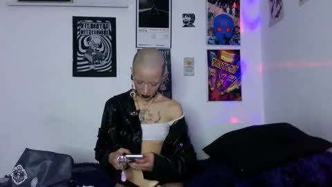 Snapshot of plutonbluemoon_999 chatting on February 12, 2026, 2:06 am online show from February 12, 2026, 2:06 am