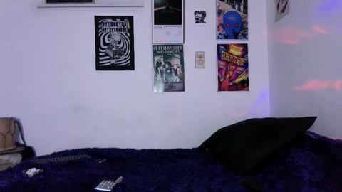 Snapshot of plutonbluemoon_999 chatting on February 17, 2026, 12:07 am online show from February 17, 2026, 12:07 am