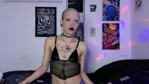 Snapshot of plutonbluemoon_999 chatting on February 28, 2026, 2:01 am online show from February 28, 2026, 2:01 am