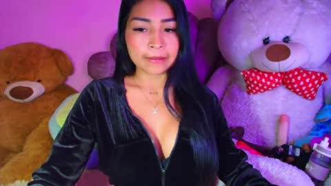 Snapshot of pocahontas_cute chatting on June 5, 2026, 2:23 pm Nicole online show from June 5, 2026, 2:23 pm