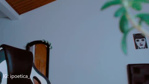 Snapshot of poeeticaa_ chatting on December 19, 2024, 12:02 am IG ipoetica online show from December 19, 2024, 12:02 am