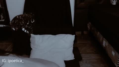 Snapshot of poeeticaa_ chatting on December 24, 2024, 2:21 am IG ipoetica online show from December 24, 2024, 2:21 am