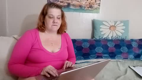 Snapshot of poisonivyvixen chatting on February 6, 2025, 6:35 pm Poison Ivy online show from February 6, 2025, 6:35 pm