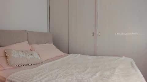 Polly online show from November 5, 2025, 4:07 pm