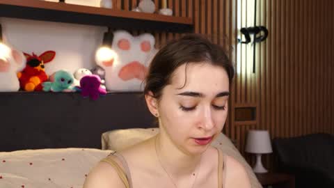 Snapshot of polly_bee chatting on March 7, 2026, 7:38 am Polly online show from March 7, 2026, 7:38 am
