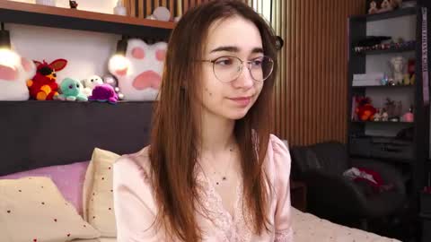 Snapshot of polly_bee chatting on March 13, 2026, 7:37 am Polly online show from March 13, 2026, 7:37 am