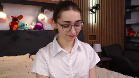 Snapshot of polly_bee chatting on March 24, 2026, 12:10 pm Polly online show from March 24, 2026, 12:10 pm