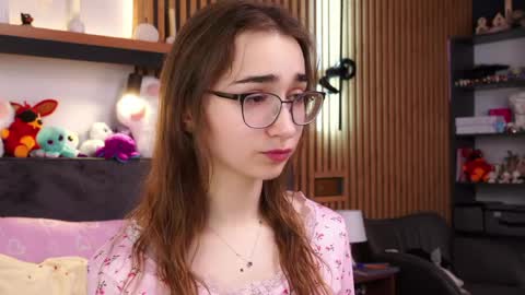 Snapshot of polly_bee chatting on March 27, 2026, 12:05 pm Polly online show from March 27, 2026, 12:05 pm
