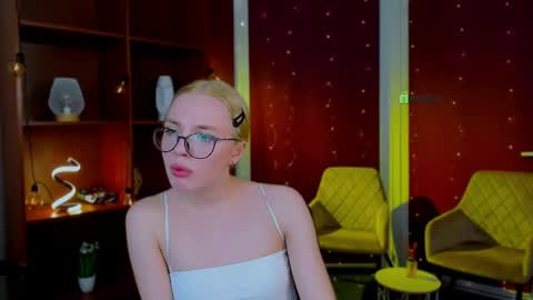 polly_more online show from April 20, 2026, 10:44 pm