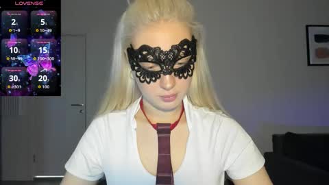 Snapshot of polly_skil chatting on June 9, 2026, 6:30 pm polly_skil online show from June 9, 2026, 6:30 pm