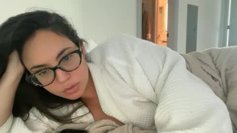 Snapshot of pollyyypocket chatting on November 5, 2025, 3:45 pm Polly Pocket online show from November 5, 2025, 3:45 pm