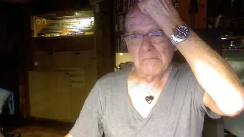 pomme1949 online show from March 3, 2025, 1:42 pm