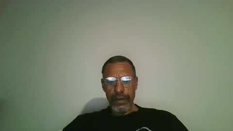 poolguy2496 online show from November 26, 2025, 8:04 am