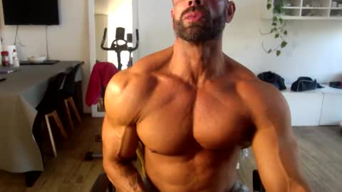 popopo0 online show from December 3, 2025, 10:46 am