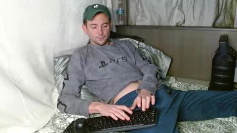 Snapshot of poppunk4life chatting on February 18, 2025, 2:27 am Kyle online show from February 18, 2025, 2:27 am