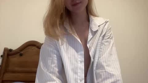 poppysweety422 online show from October 9, 2025, 4:38 pm