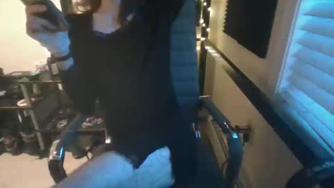 porcelain_tears01 online show from October 22, 2025, 11:21 am